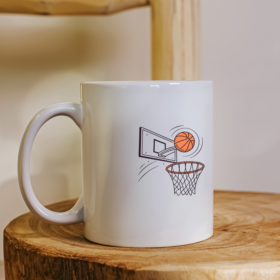 Mug avec icône colorée de panier de basket en pleine action dynamique