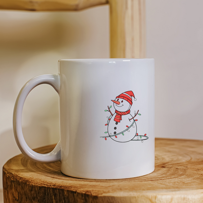 Mug festif affichant un bonhomme de neige joyeux dans un thème de Noël