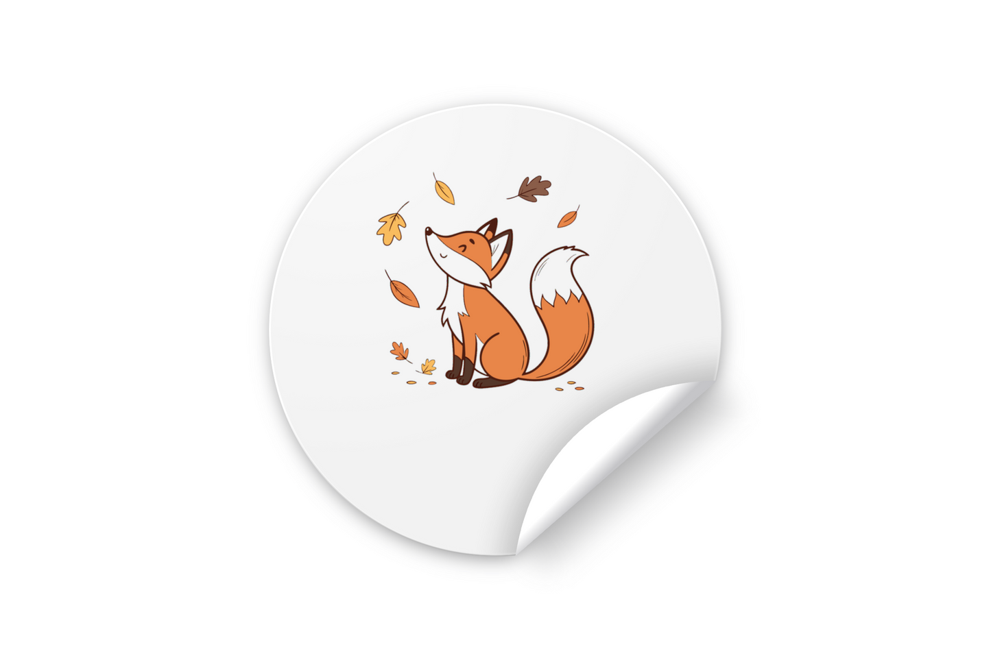 Sticker vibrant montrant un renard joyeux dans des feuilles d'automne chaudes
