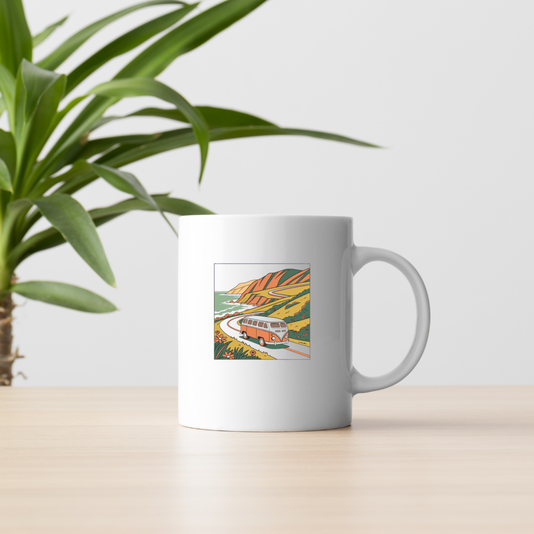 Dessin rétro déco sur un mug : Combi sur route côtière.