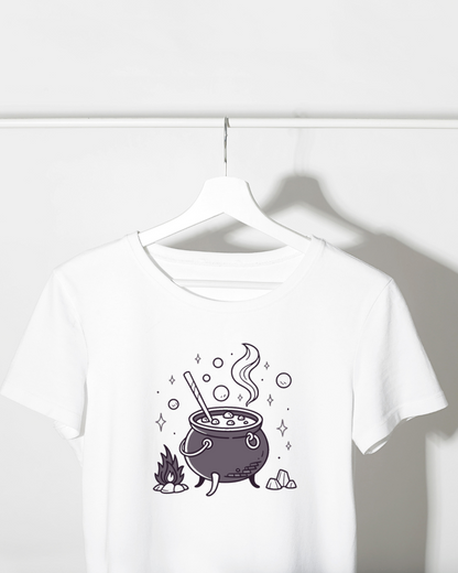 T-shirt avec chaudron mystique avec décor Halloween captivant et enchanté