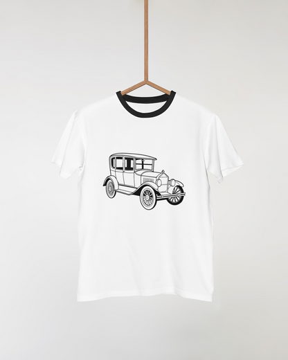 Illustration vintage de la Ford Model T sur un t-shirt., Ford Model T des années 1920, dessin préféré., Cadre rétro avec voiture Ford Model T., Motif Ford Model T sur un mug vintage., Autocollant de voiture Ford Model T pour décoration.