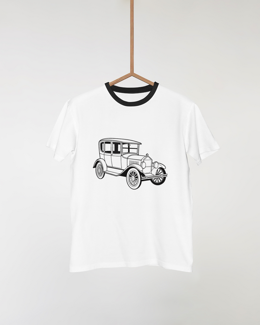 Illustration vintage de la Ford Model T sur un t-shirt., Ford Model T des années 1920, dessin préféré., Cadre rétro avec voiture Ford Model T., Motif Ford Model T sur un mug vintage., Autocollant de voiture Ford Model T pour décoration.