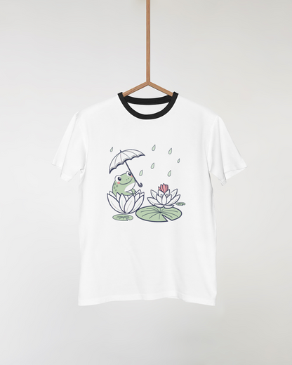 T-shirt orné d'une grenouille paisible sous la pluie dans des tons pastel