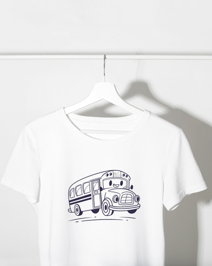 T-shirt fun avec un dessin d'autobus joyeux et école amusante