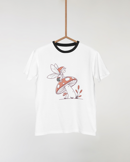 Un t-shirt ornant fée rêveuse pastel sur champignon dans une ambiance enchantée