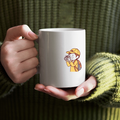 Mug avec illustration numérique moderne illustrant un explorateur joyeux en voyage amusant
