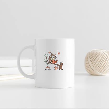 Mug avec un hibou curieux dans un style doodle naturel