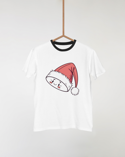 T-shirt festif présentant un dessin de bonnet de Noël souriant, style doodle jovial