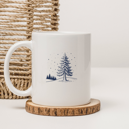 Mug illustré avec un sapin neigeux étincelant style doodle captivant