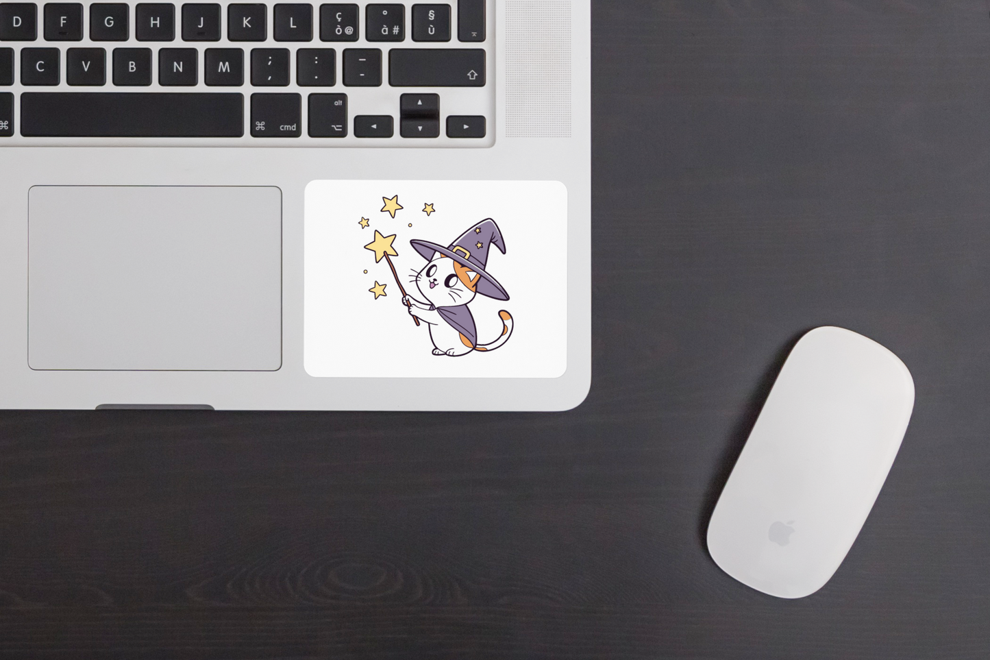 Sticker représentant un chat sorcier enchanteur au style kawaii pour Halloween