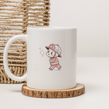 Mug coloré avec héros miniature kawaii pompier joyeux en parade