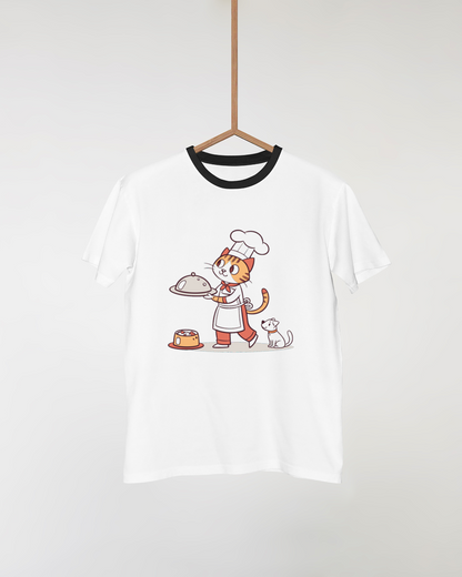 T-shirt amusant avec un chat cuisinier servant, ajoutant une touche adorable
