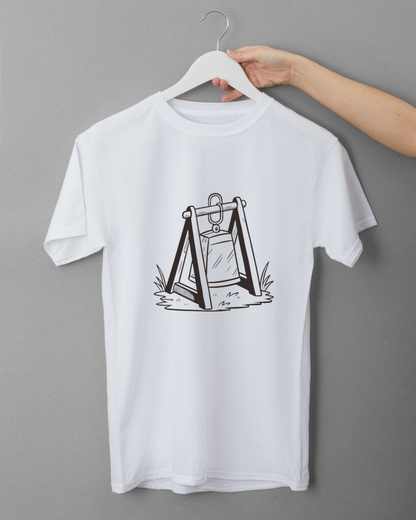T-shirt chic avec dessin relaxant de cloche sur fond naturel pour ambiance zen