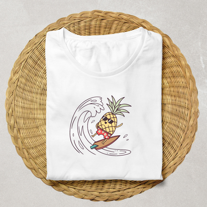 T-shirt avec un dessin estival d'ananas surfeur joyeux