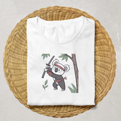 T-shirt avec koala ninja minimaliste au cœur d'une aventure naturel vibrant