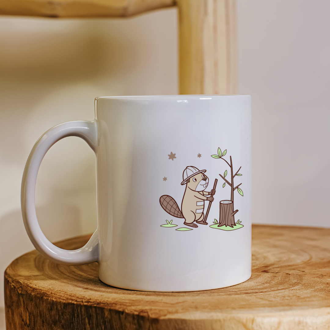 Mug en céramique avec castor stylisé dans une ambiance d'aventure forestière