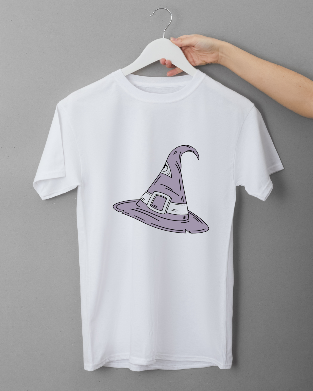 T-shirt avec motif stylisé de chapeau de sorcier, ambiance mystique et magique