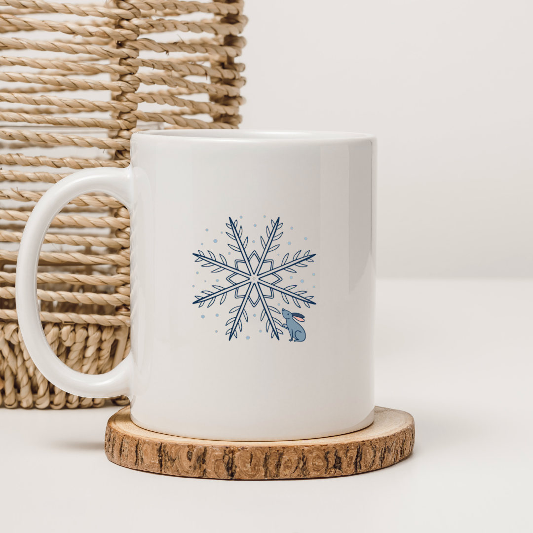Mug hivernal avec souris et flocon dans un style numérique magique