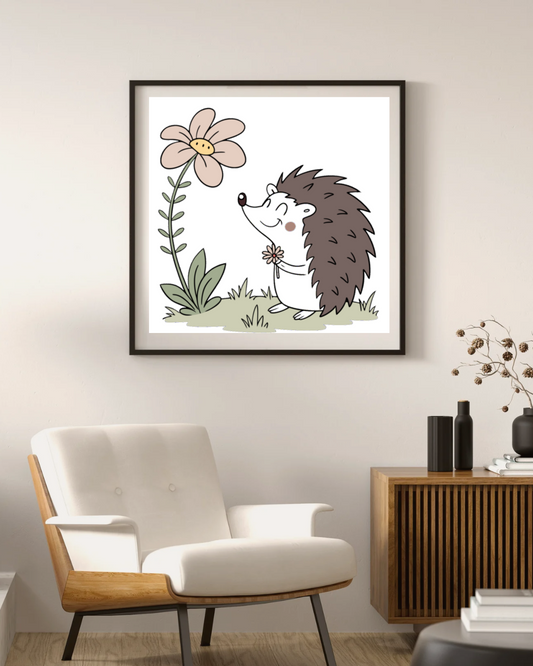 Cadre décoratif avec hérisson joyeux et fleur géante dans un style pastel forestier