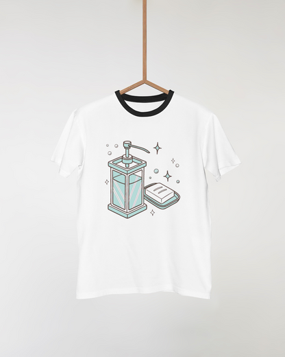 T-shirt avec élégant distributeur de savon affiché en décoration moderne et stylée
