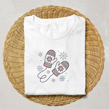 T-shirt hivernal orné de moufles rétro et flocons pastel ambiance douce et cosy