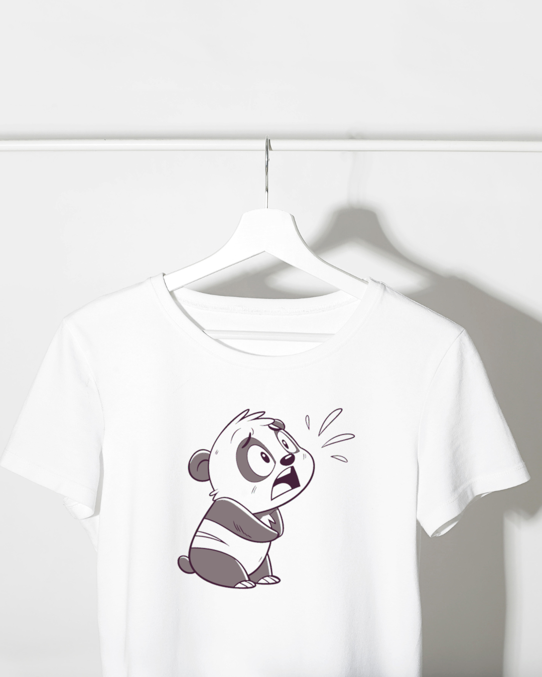 T-shirt original avec panda surpris en style doodle illustratif