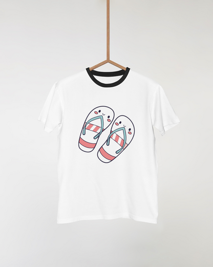 T-shirt avec tongs kawaii souriantes pour un été plein de gaieté et de style fun