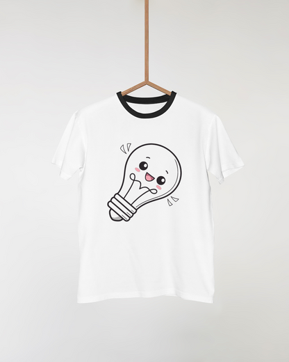 T-shirt avec une ampoule kawaii souriante décoration moderne et créative
