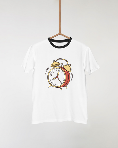 T-shirt dynamique au style doodle avec icône de réveil coloré en action