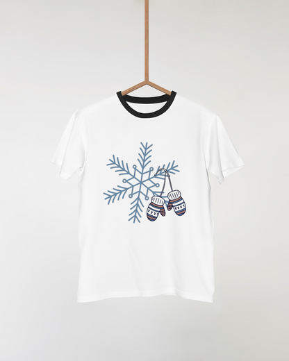 T-shirt hivernal avec motif numérique de flocon et moufles élégant et stylisé