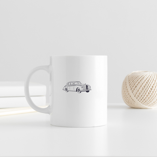 Mug illustré d'une voiture rétro pour amateurs de vintage.