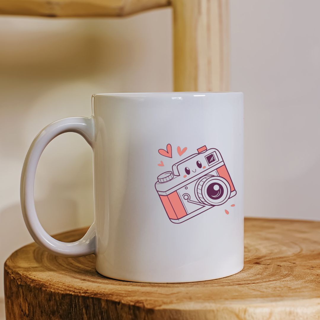 Mug décoré d'un appareil photo kawaii exprimant amour et émotions