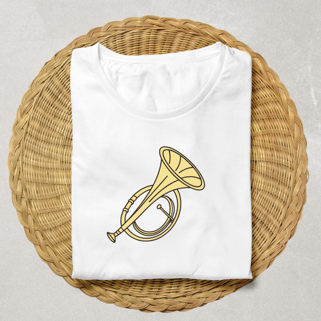 T-shirt artistique avec tuba stylisé dans un cadre musical harmonieux