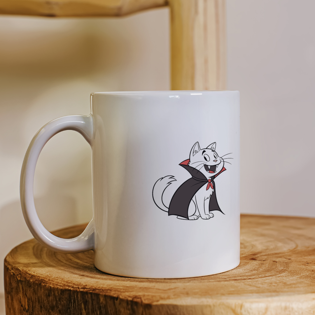 Mug décoré avec un chat vampire joyeux cartoon sur le thème d'Halloween