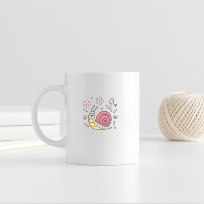 Mug avec escargot joyeux et fleurs aux tons pastel pour un printemps fleuri