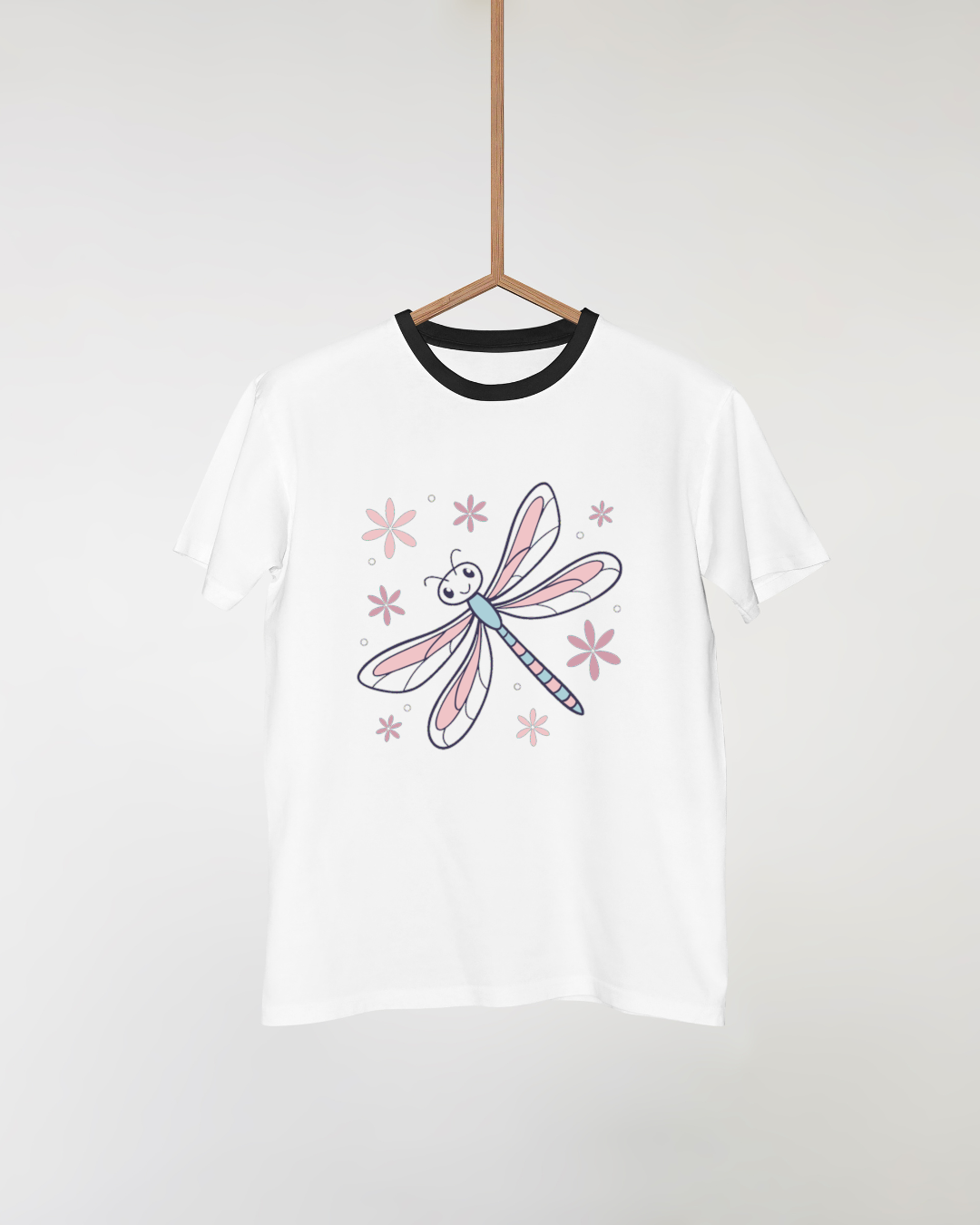 T-shirt avec libellule pastel joyeuse en thème nature, parfait pour les amateurs d'insectes