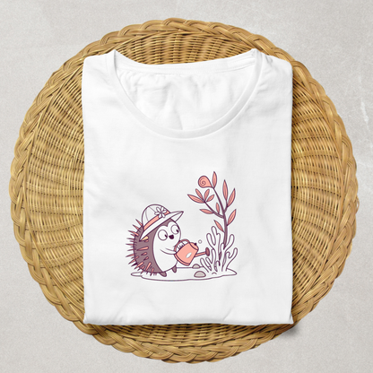 T-shirt avec hérisson pastel décoratif arrosant jardin printanier