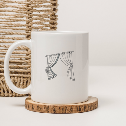 Mug élégant décoré d'une icône numérique stylisée de rideaux ouverts