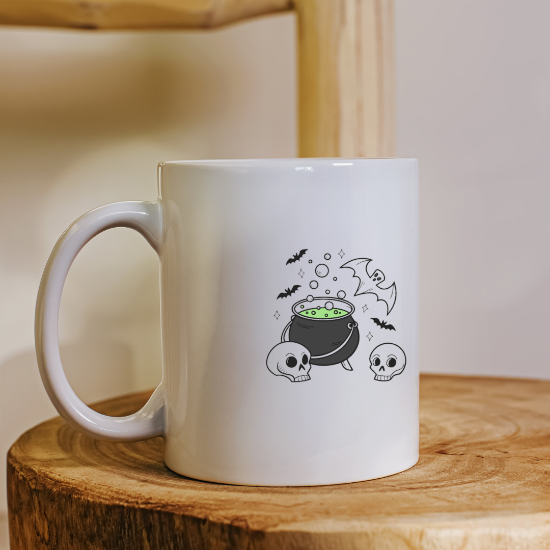 Mug décoré avec un chaudron bouillonnant et une chauve-souris effrayante en noir et blanc
