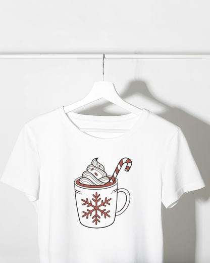 T-shirt moderne avec dessin vectoriel de tasse de chocolat festif pour l'hiver