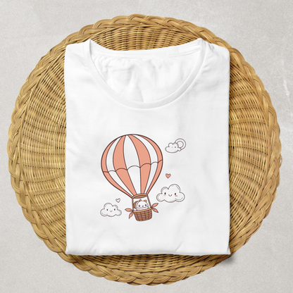 T-shirt aventure céleste pastel avec motif chaton en montgolfière style doux et joyeux