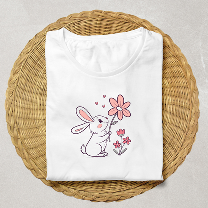 T-shirt avec lapin émerveillé printanier tenant une fleur