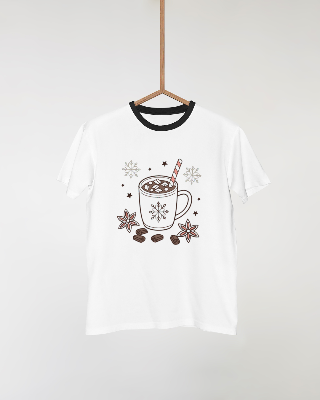 T-shirt avec motif doodle hivernal apportant une touche chaleureuse et festive