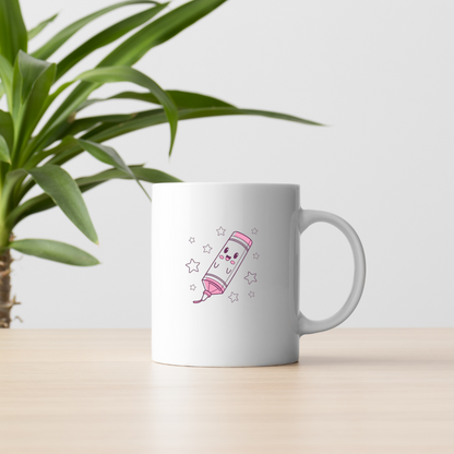 Sur un mug éducatif, un crayon kawaii et joyeux flotte magiquement parmi les étoiles