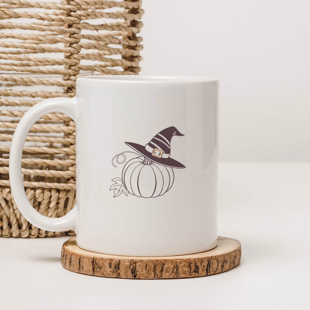 Mug blanc avec une citrouille magique orange pour décoration Halloween