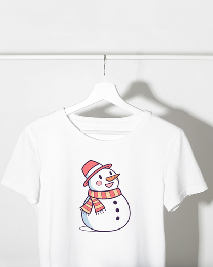 T-shirt décoré d'un bonhomme de neige joyeux dans un style pastel festif et hivernal