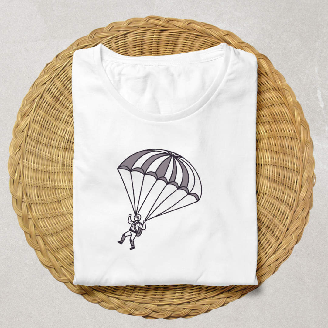 T-shirt avec design de parachutiste en descente apportant une touche d'aventure