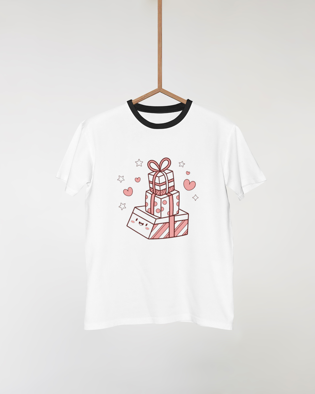 T-shirt avec dessin kawaii de cadeaux superposés.