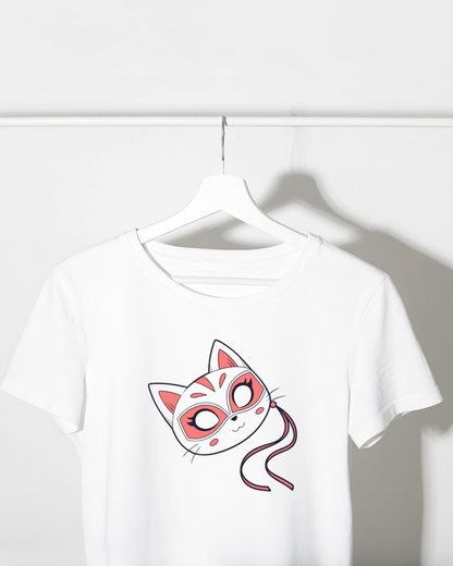 Design de chat en masque sur t-shirt, parfait pour les fêtes